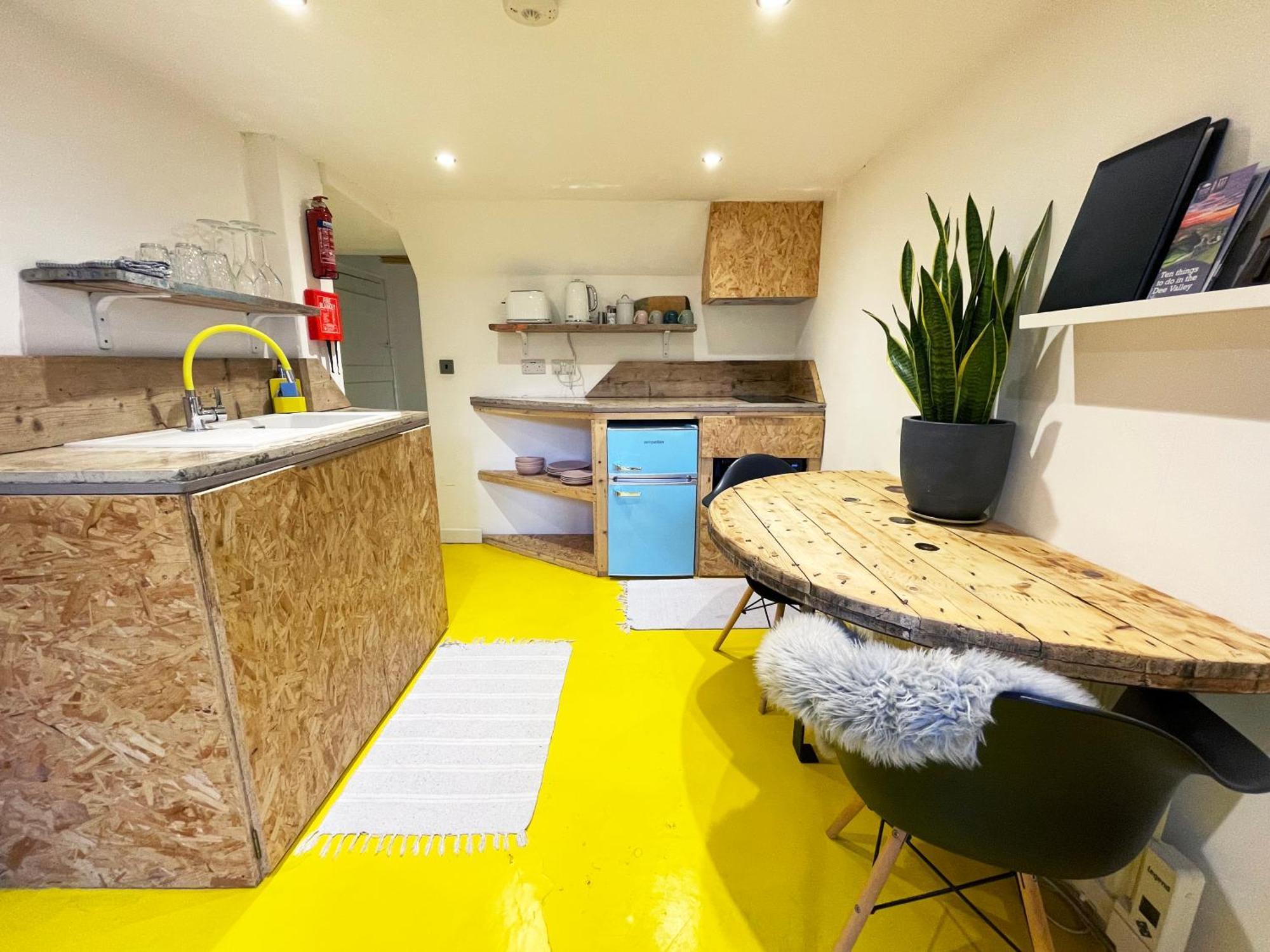 Fern Studio 1 Bedroom Apartment Llangollen Extérieur photo